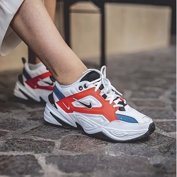 Chaussures de Sport Basses pour Femmes Nike M2K Tekno - Chaussures Rétro à Rayures avec Couverture Synthétique Respirante et Amorti en EVA, Semelle en Caoutchouc Durable pour Usage Quotidien et Athlétique (AO3108-101), Confort Tous les Jours, Style Sportif Moderne, Semelle Intérieure Confortable en EVA